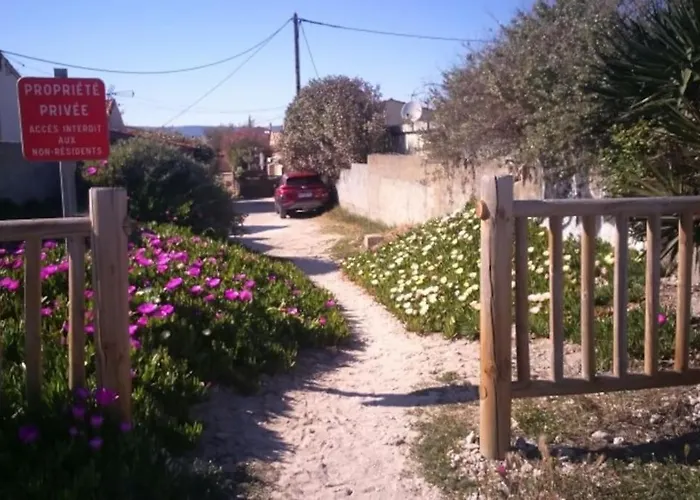Mas Boucard II : Plage Cour Et Parking Prives
