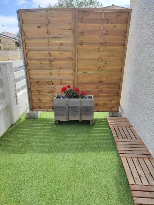 Mas Boucard Ii : Cour Et Parking Prives Apartment *