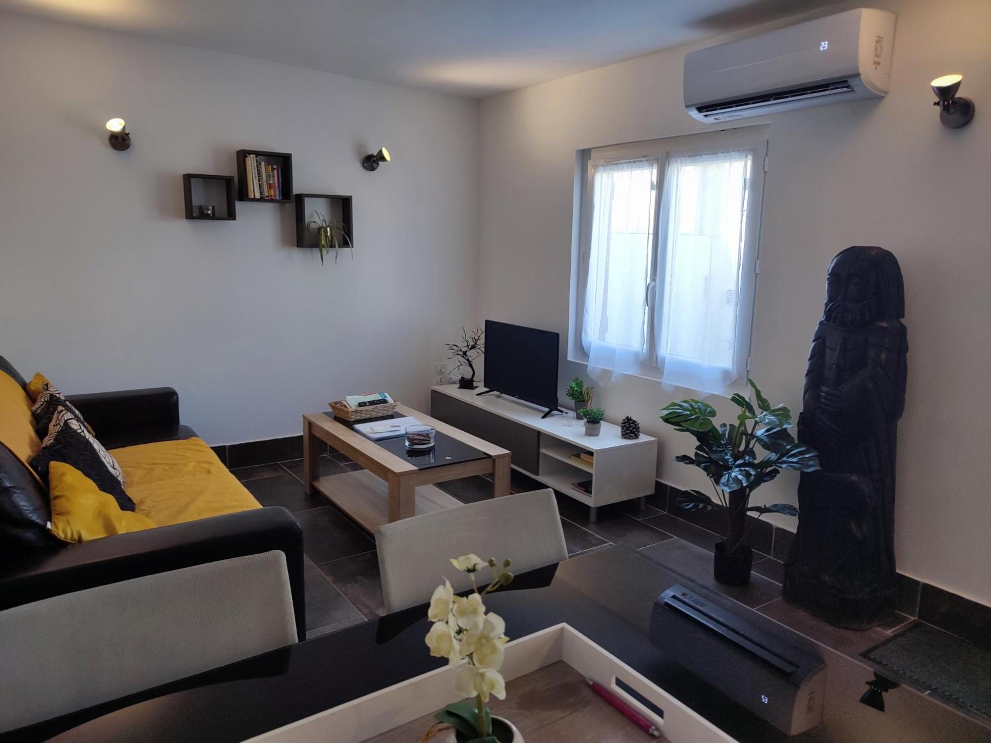 Mas Boucard Ii : Cour Et Parking Prives Apartment